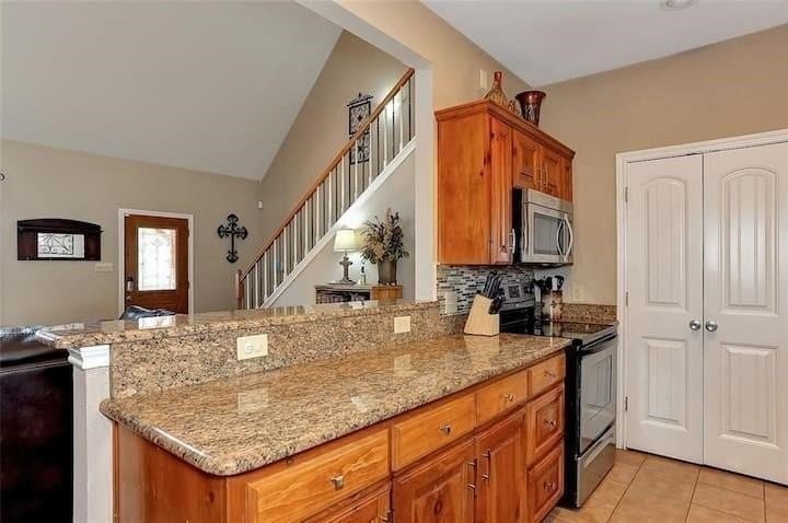 233 Castle Dr - Photo 7 of 21