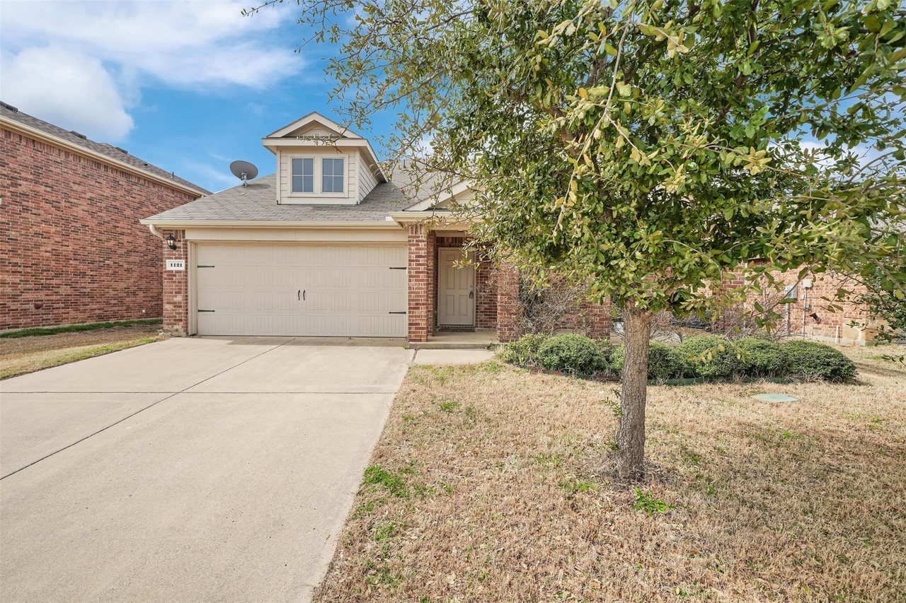 1121 Basswood Ln - Photo 2 of 36