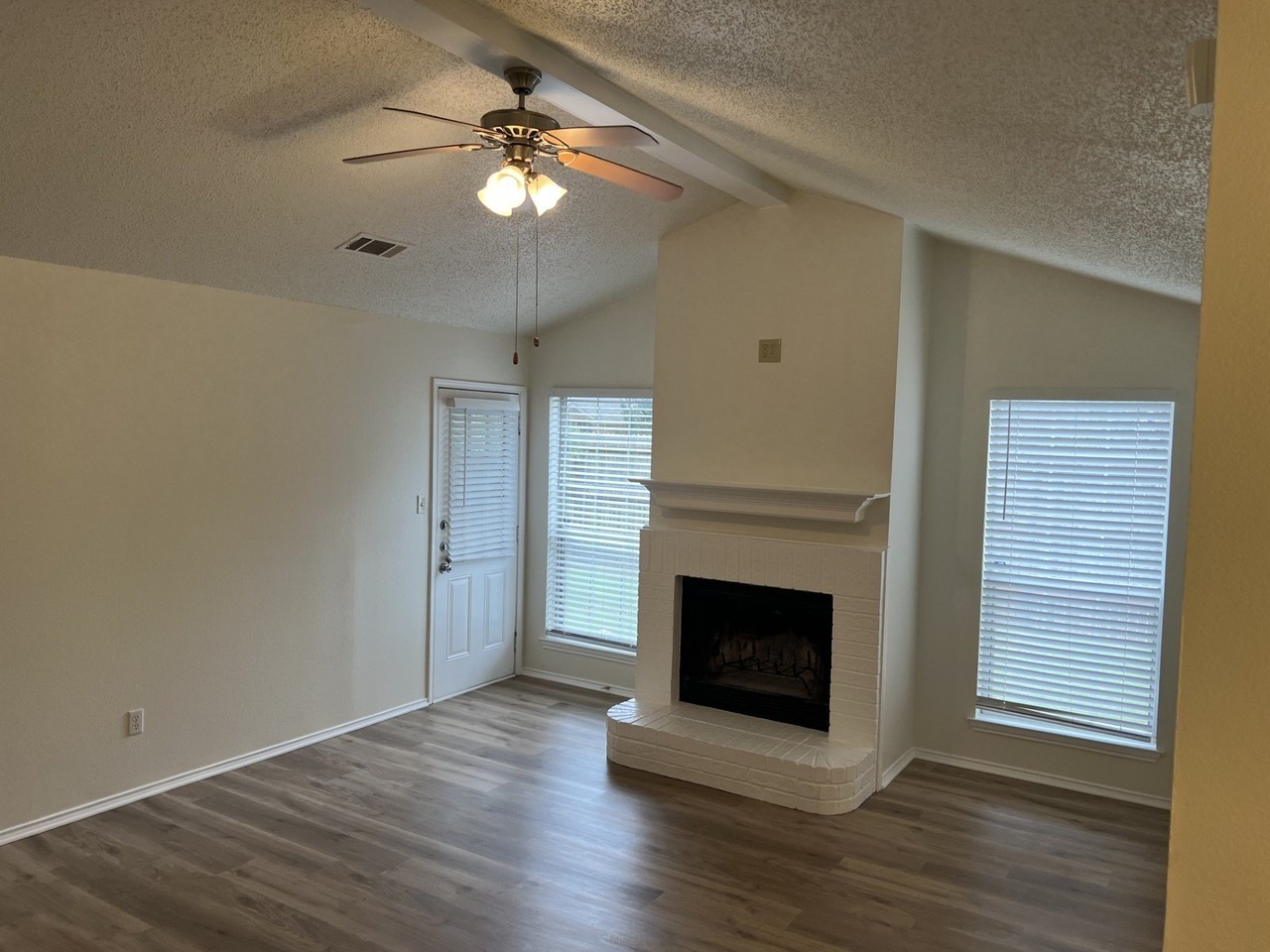 1204 Cardinal Oaks Dr - Photo 2 of 12