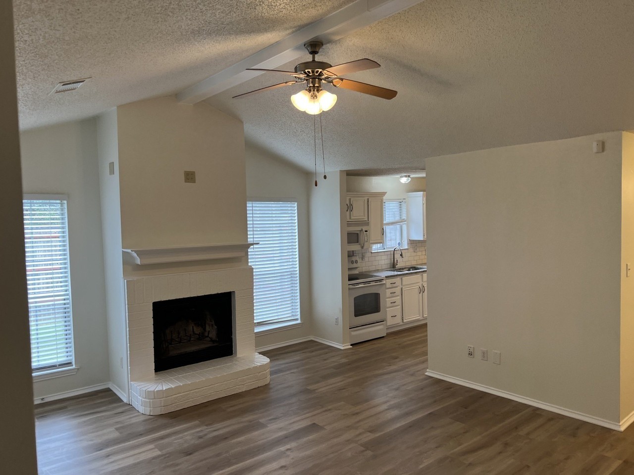 1204 Cardinal Oaks Dr - Photo 3 of 12