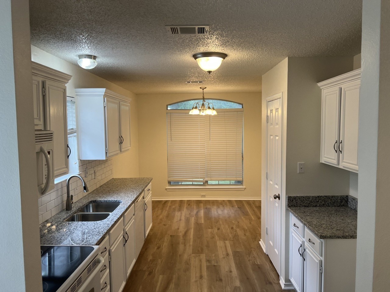 1204 Cardinal Oaks Dr - Photo 4 of 12
