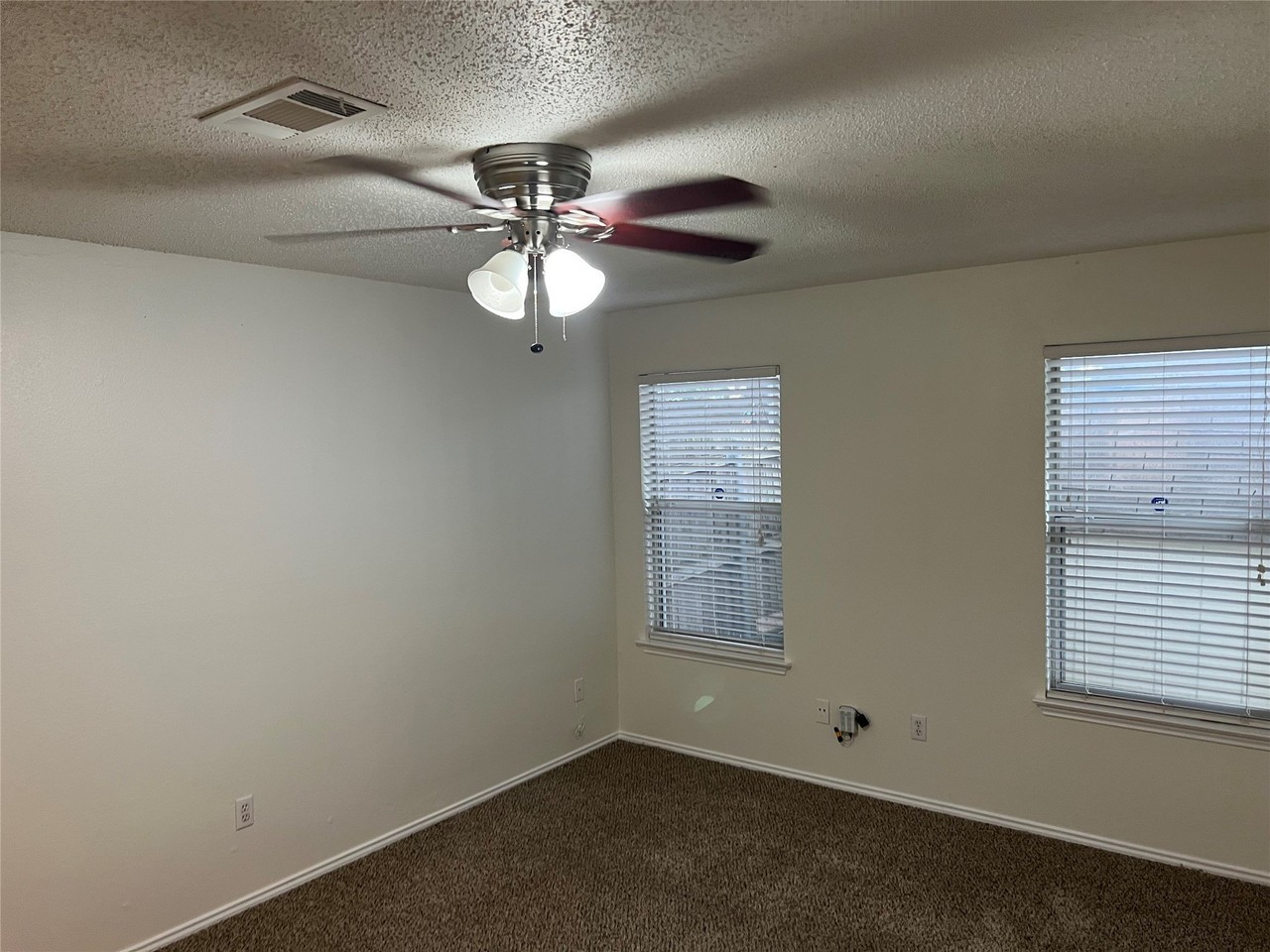 1204 Cardinal Oaks Dr - Photo 5 of 12