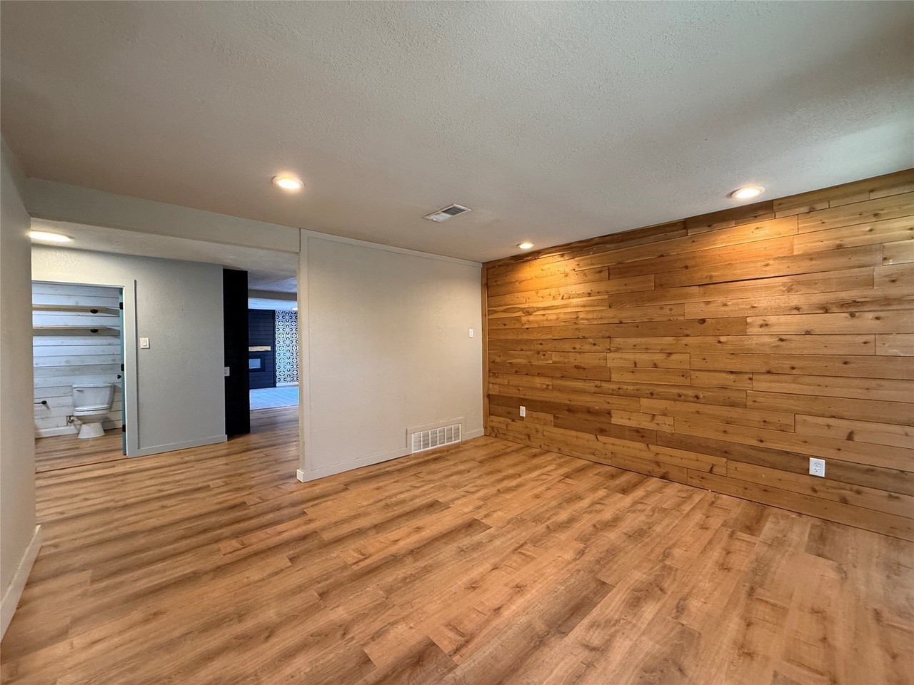 2703 Downing Ave - Photo 7 of 24