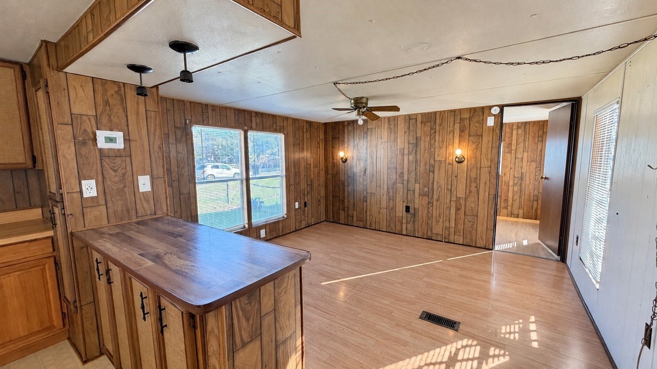 518 Chapel Hill Rd - Photo 2 of 25