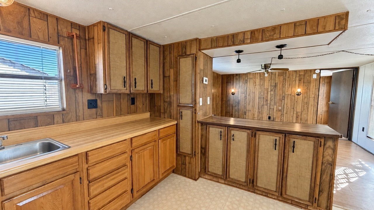 518 Chapel Hill Rd - Photo 4 of 25