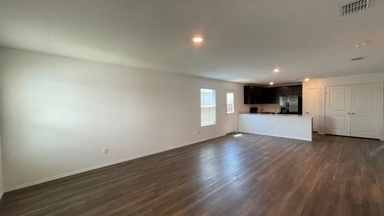 729 Dashwood Dr - Photo 2 of 16