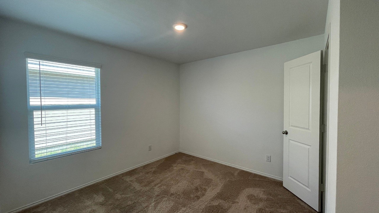 729 Dashwood Dr - Photo 5 of 16