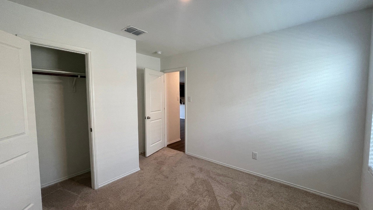 729 Dashwood Dr - Photo 6 of 16