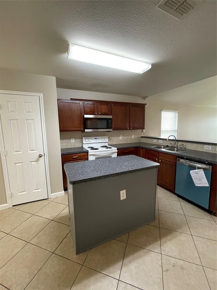 8904 Chisholm Trl - Photo 2 of 21
