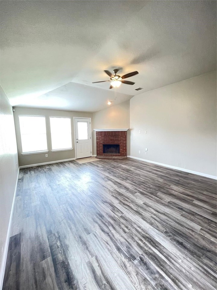 8904 Chisholm Trl - Photo 3 of 21