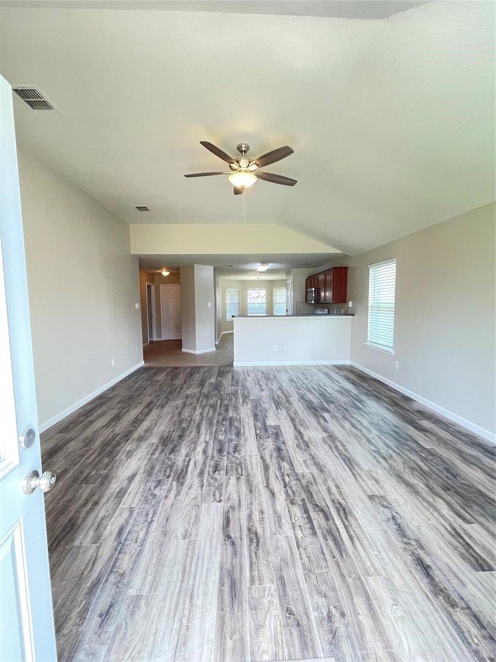 8904 Chisholm Trl - Photo 4 of 21