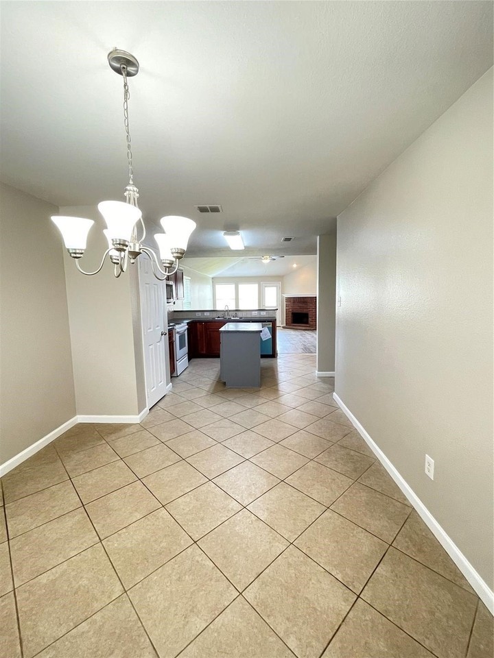 8904 Chisholm Trl - Photo 5 of 21