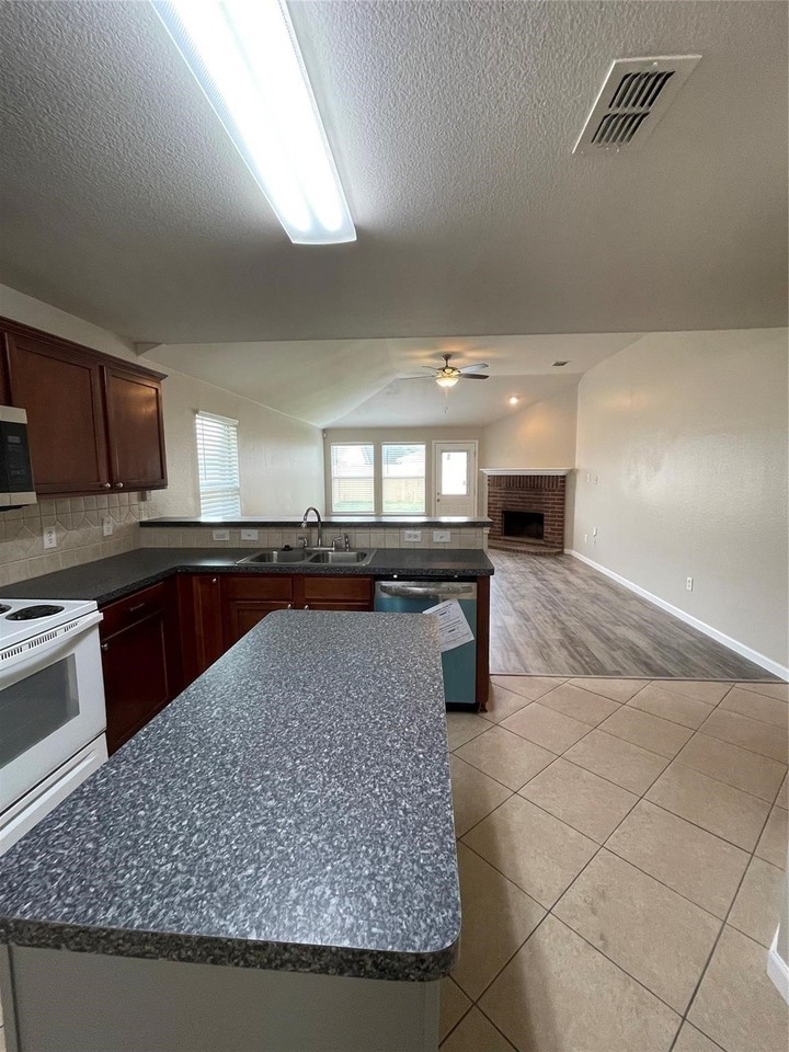 8904 Chisholm Trl - Photo 6 of 21