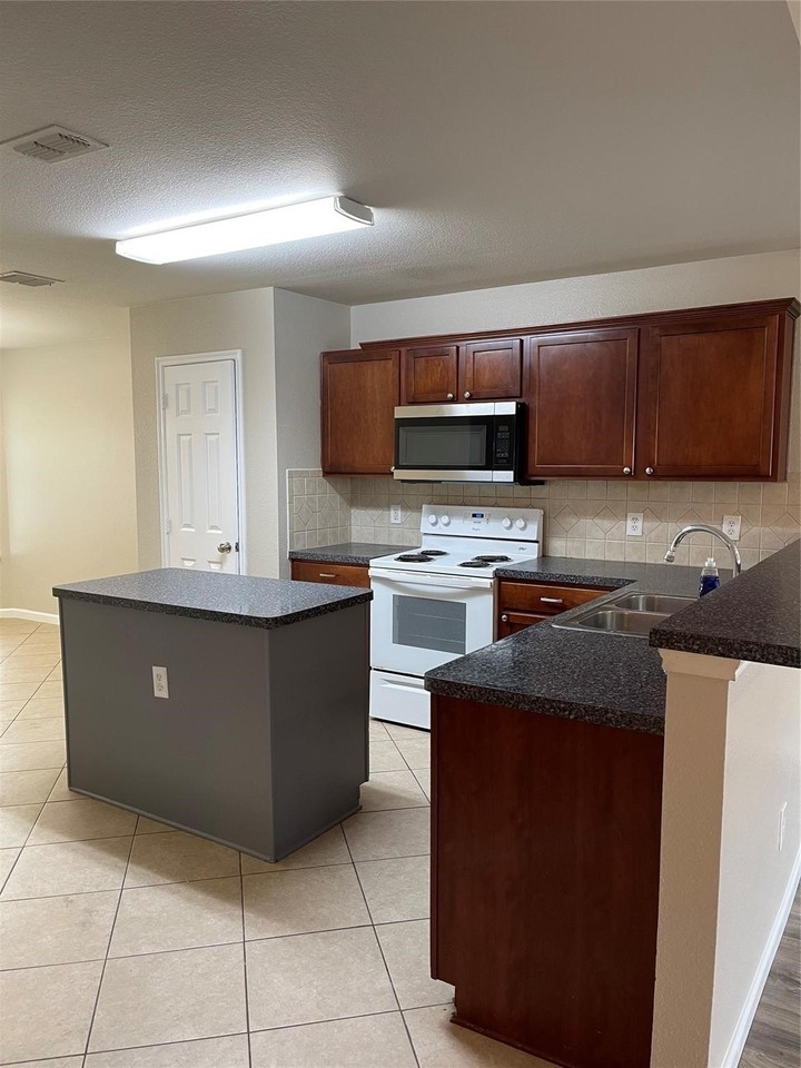 8904 Chisholm Trl - Photo 7 of 21