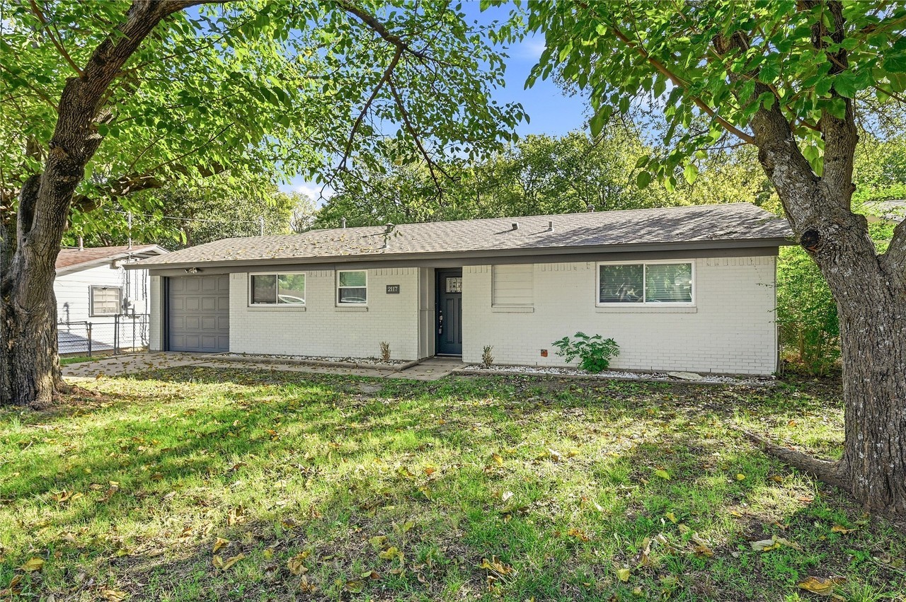 2117 N Duke Dr - Photo 2 of 19