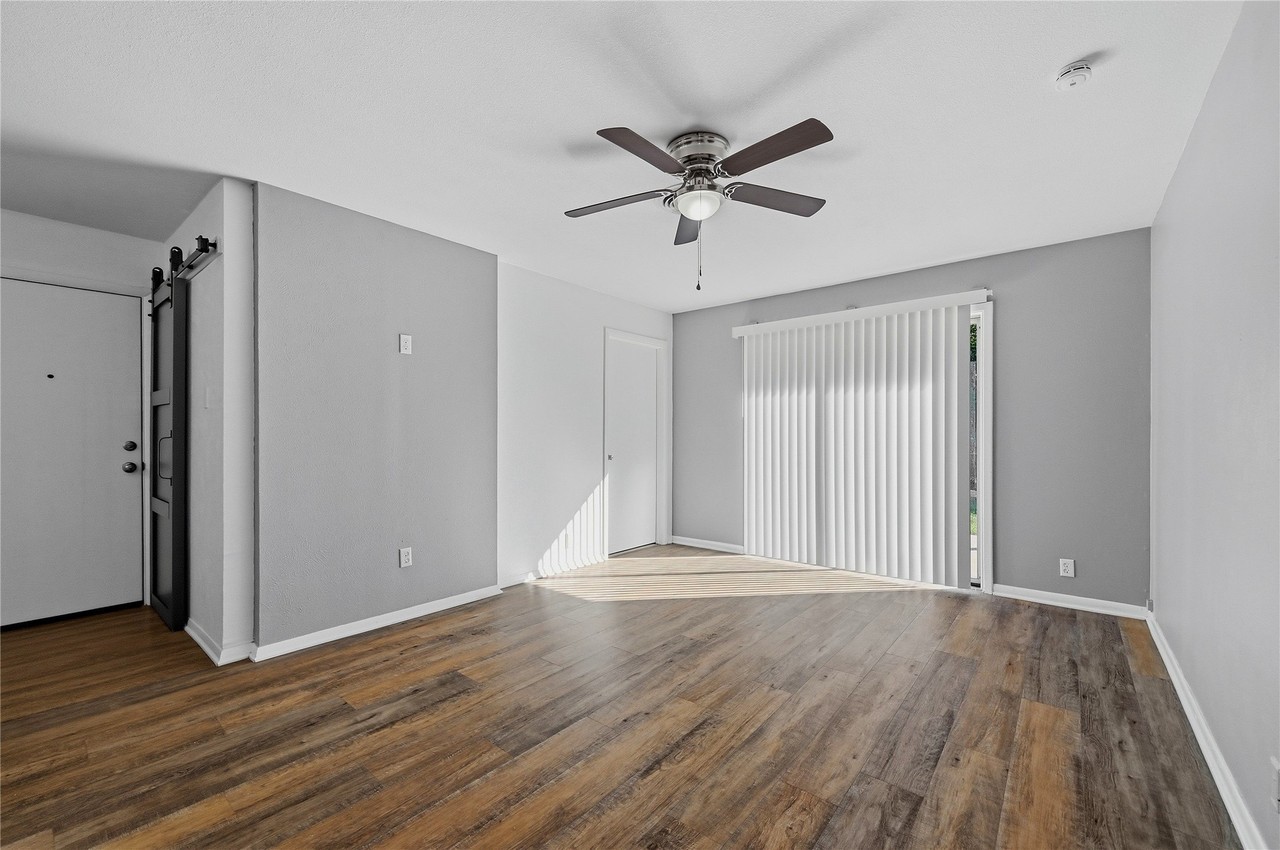 2117 N Duke Dr - Photo 3 of 19