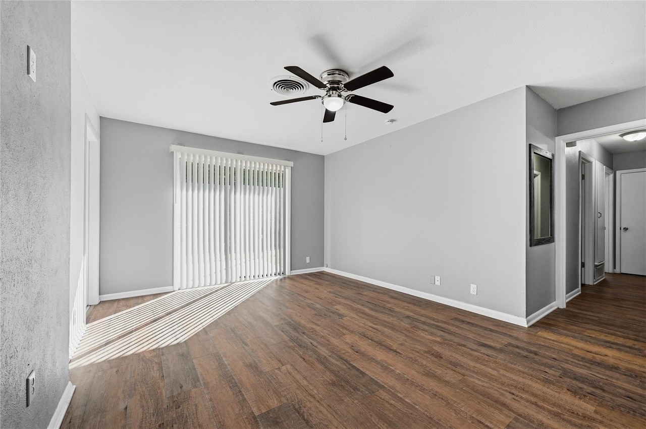 2117 N Duke Dr - Photo 4 of 19