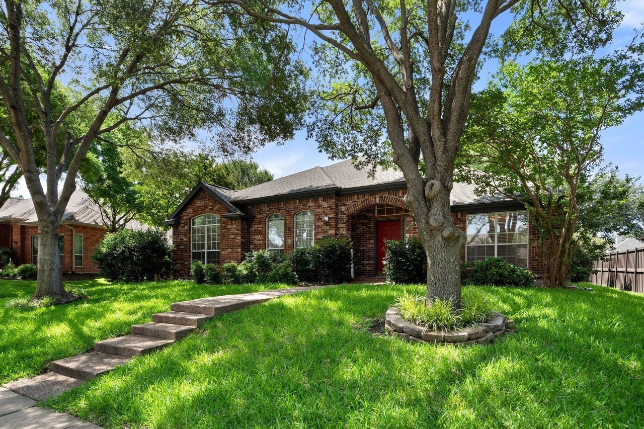 4664 Wales Dr - Photo 2 of 28