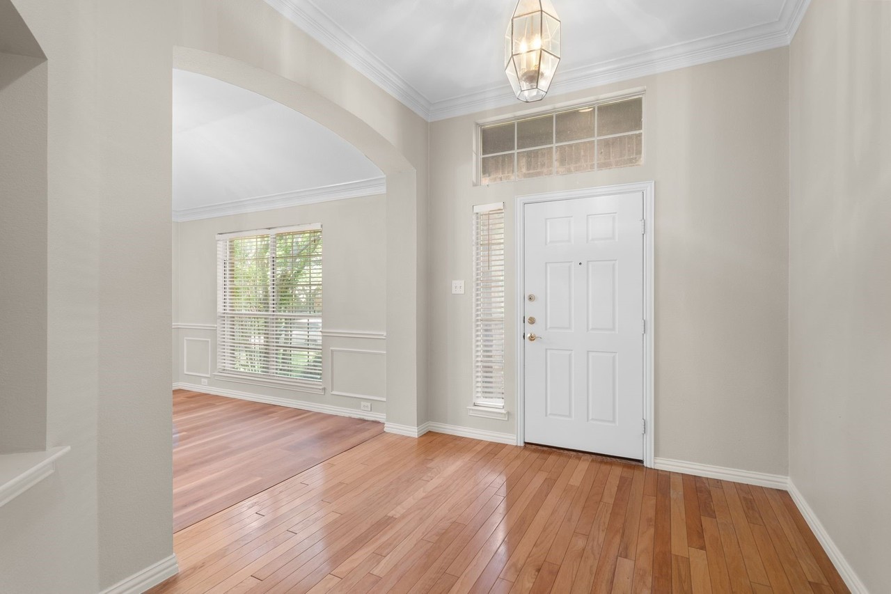 4664 Wales Dr - Photo 3 of 28