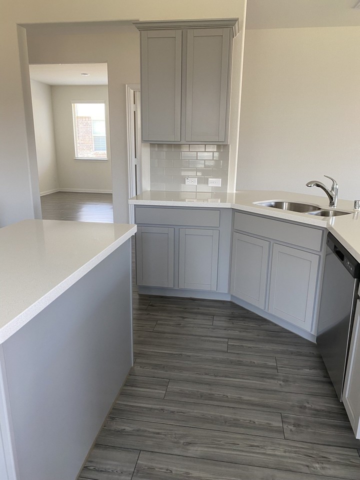 437 Petty Way - Photo 2 of 30