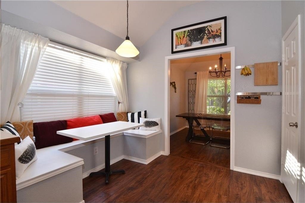 5901 Dark Forest Dr - Photo 4 of 17
