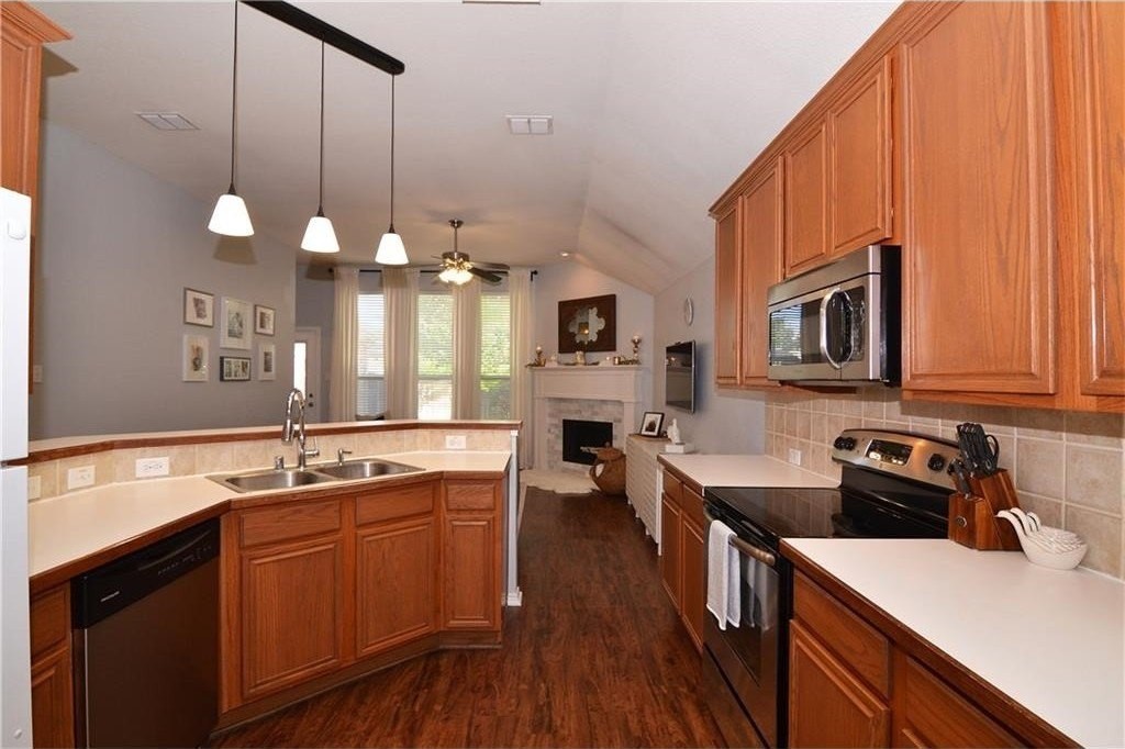 5901 Dark Forest Dr - Photo 5 of 17