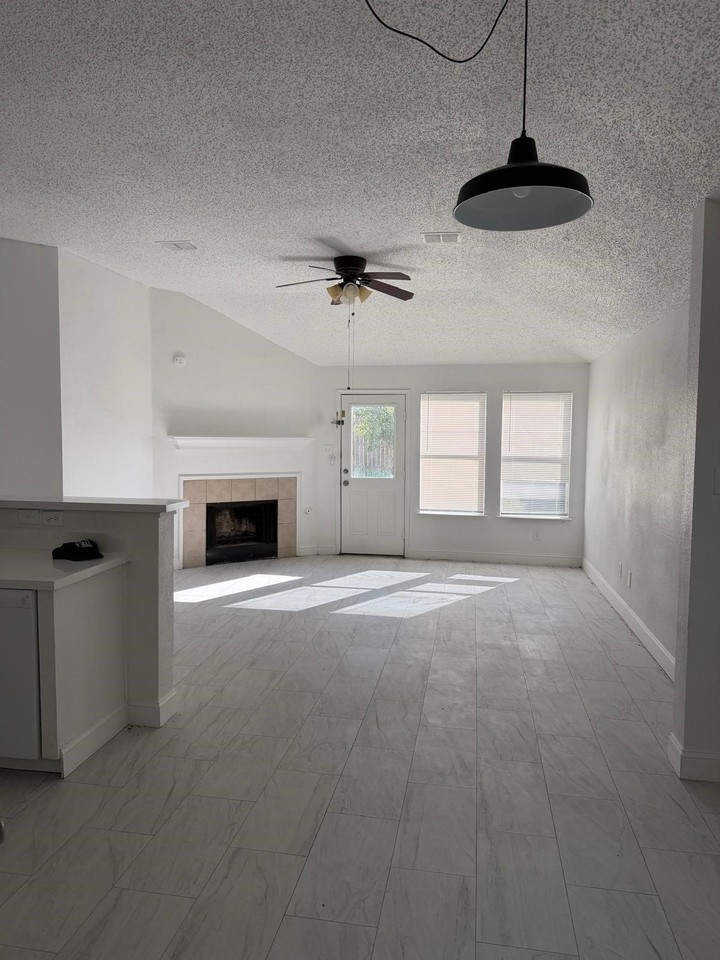1207 Warrington Way - Photo 3 of 6