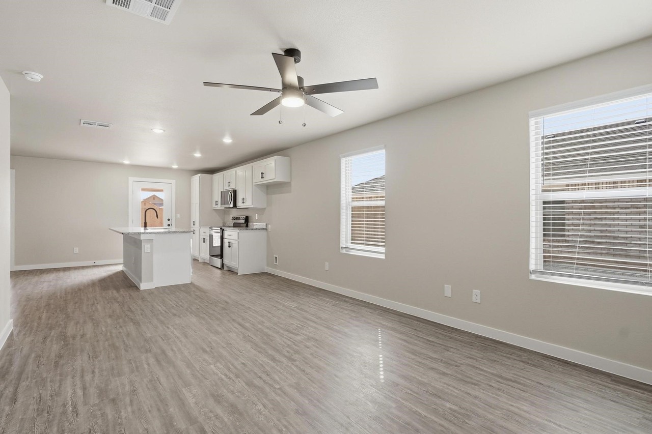 419 Colorado St - Photo 5 of 26