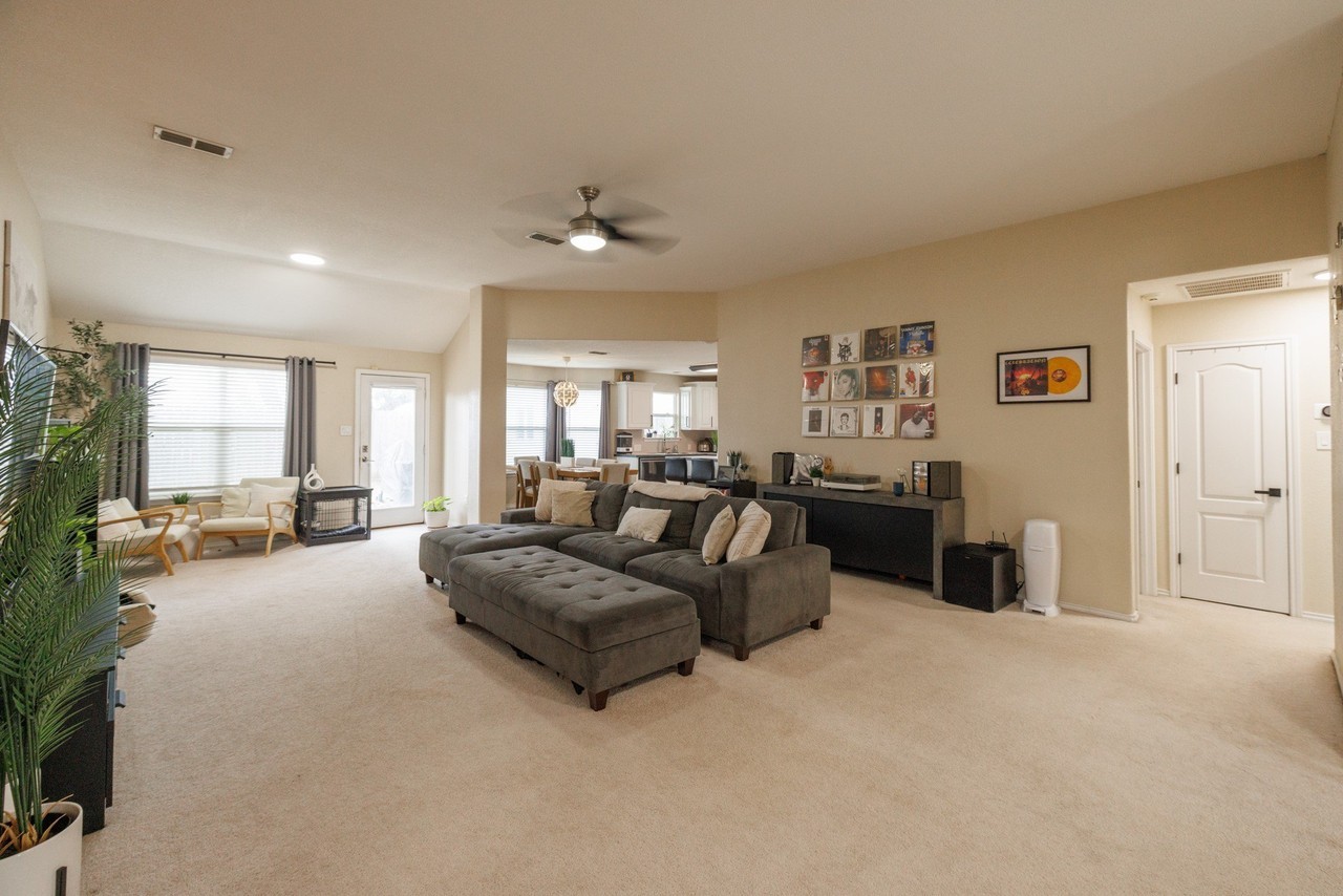 6657 Inverness St - Photo 2 of 40