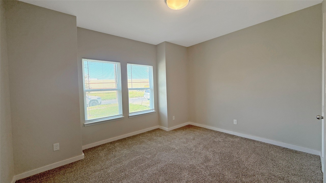 3826 Holmes St - Photo 5 of 7