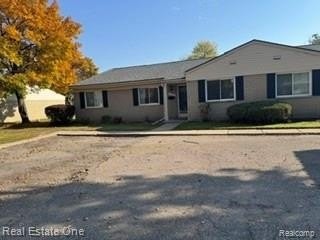26745 Franklin Pointe Dr - Photo 2 of 13