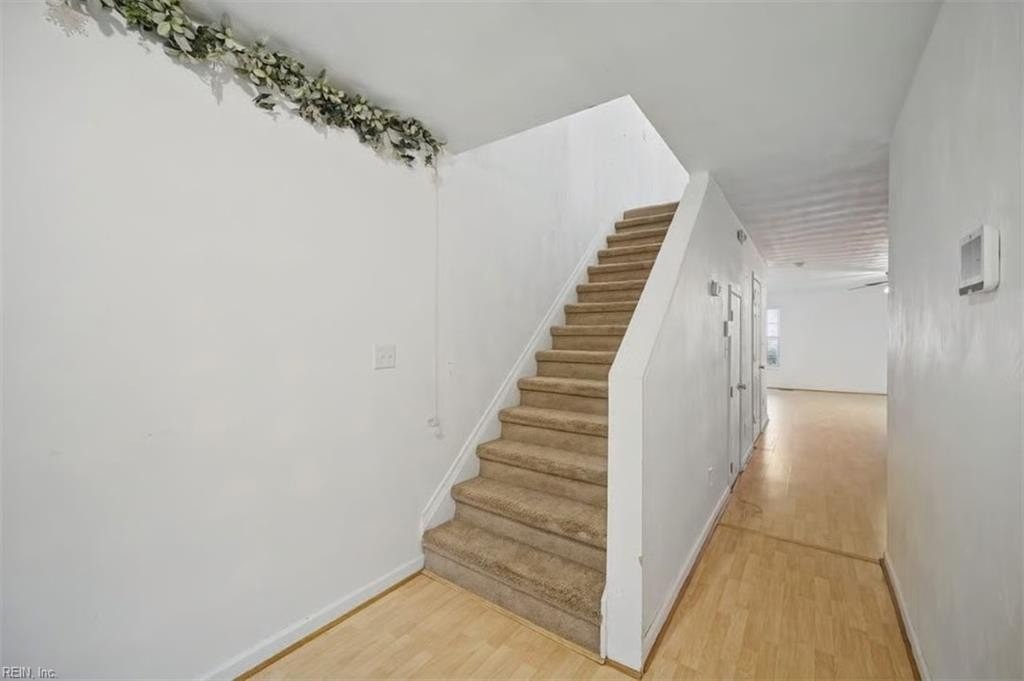 304 W 28th St - Photo 7 of 39