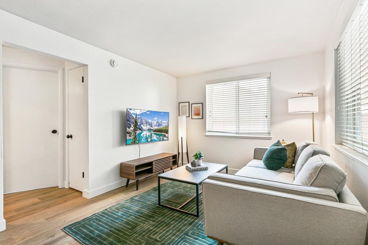 214 W Ellsworth Ave #1639349P - Photo 4 of 27
