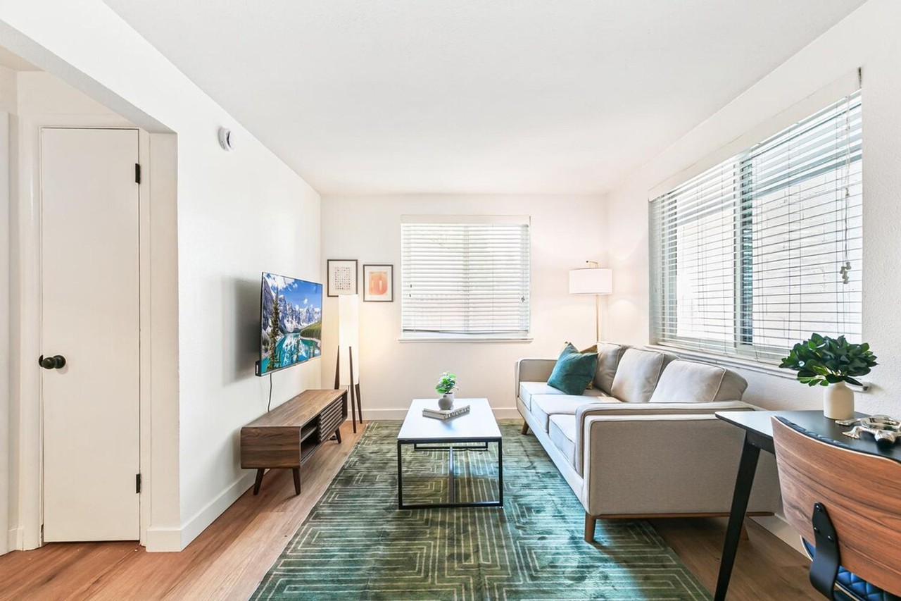 214 W Ellsworth Ave #1639349P - Photo 5 of 27