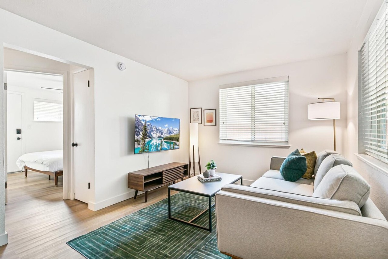 214 W Ellsworth Ave #1639349P - Photo 6 of 27