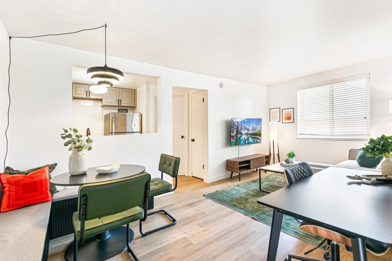 214 W Ellsworth Ave #1639349P - Photo 7 of 27