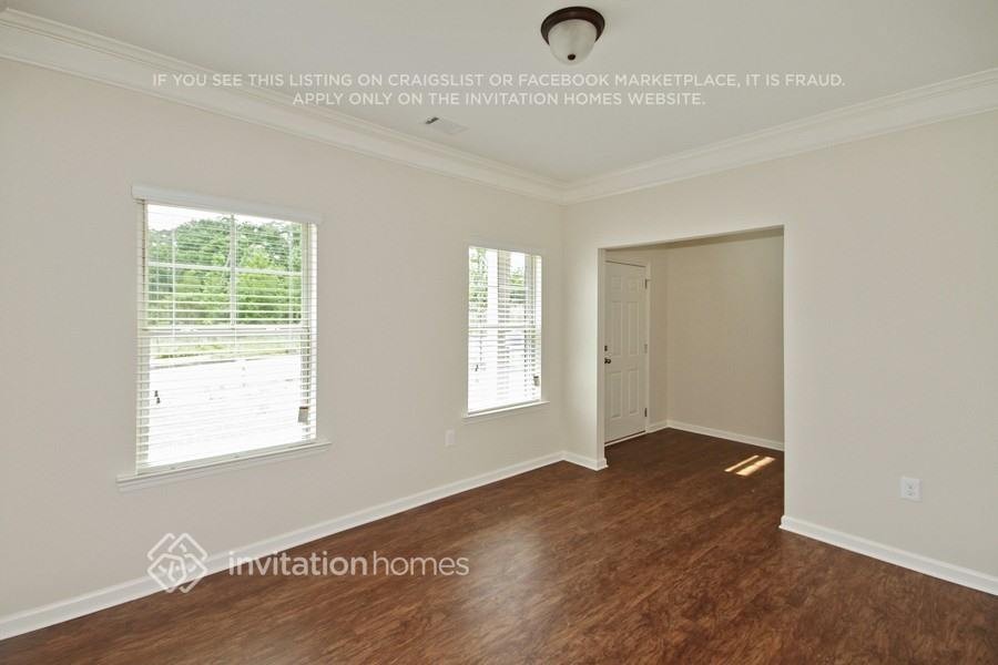732 Rock Hill Pkwy - Photo 2 of 19