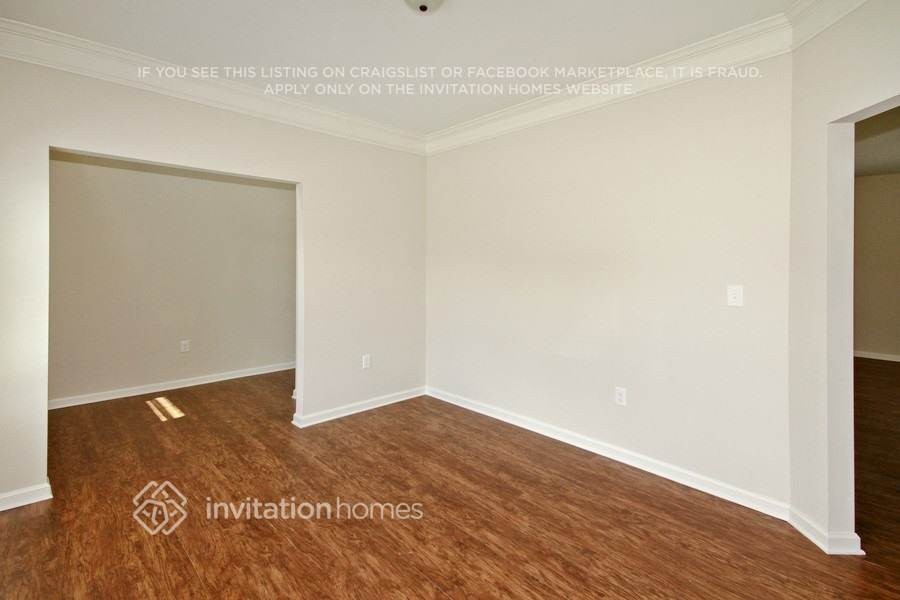 732 Rock Hill Pkwy - Photo 3 of 19