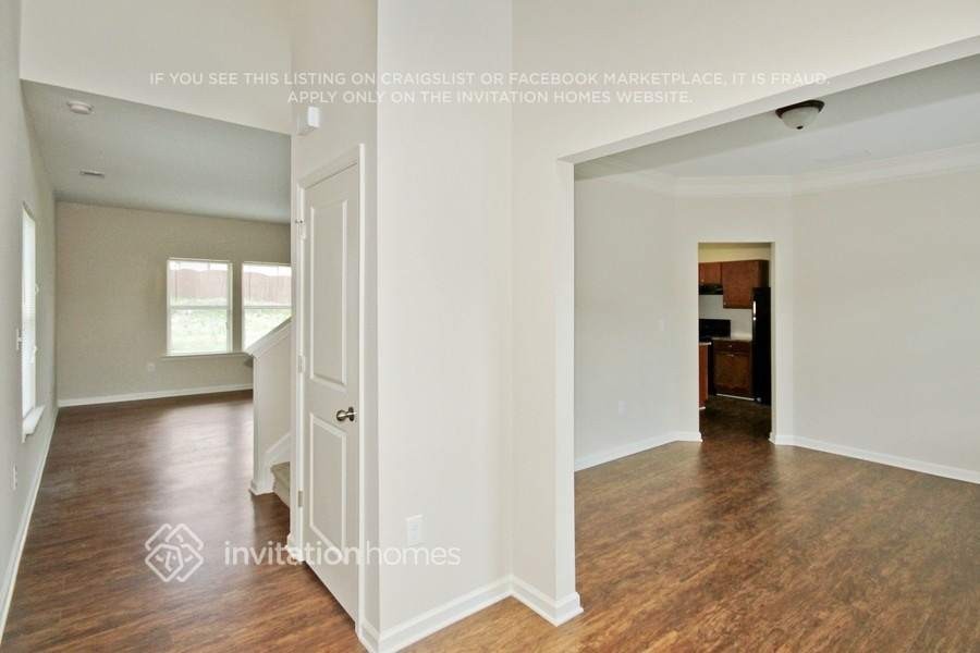 732 Rock Hill Pkwy - Photo 4 of 19