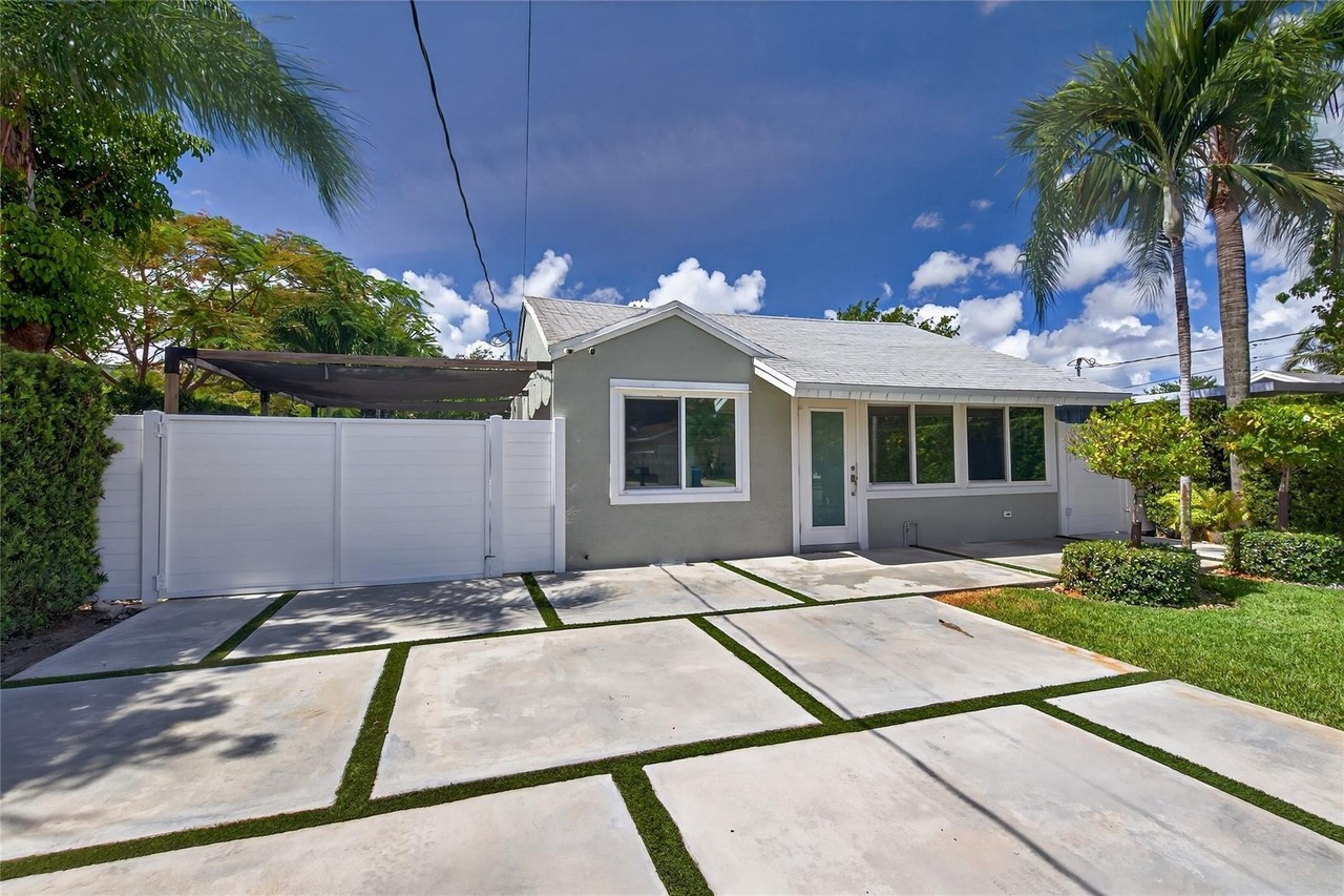 1028 Ne 35th St - Photo 4 of 39