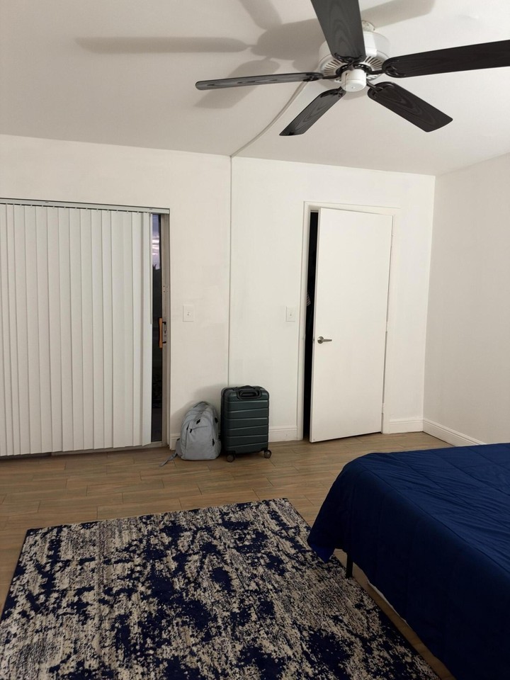 1618 Meadows Cir W #1618 - Photo 4 of 8