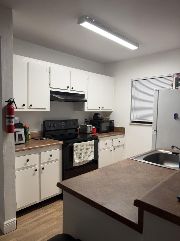 1618 Meadows Cir W #1618 - Photo 6 of 8