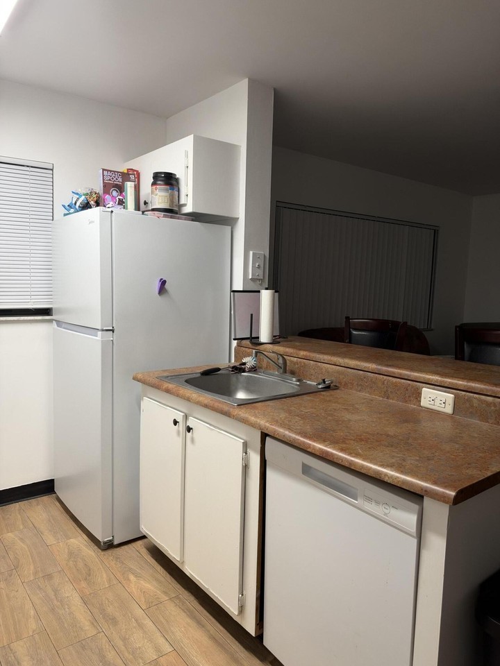 1618 Meadows Cir W #1618 - Photo 7 of 8