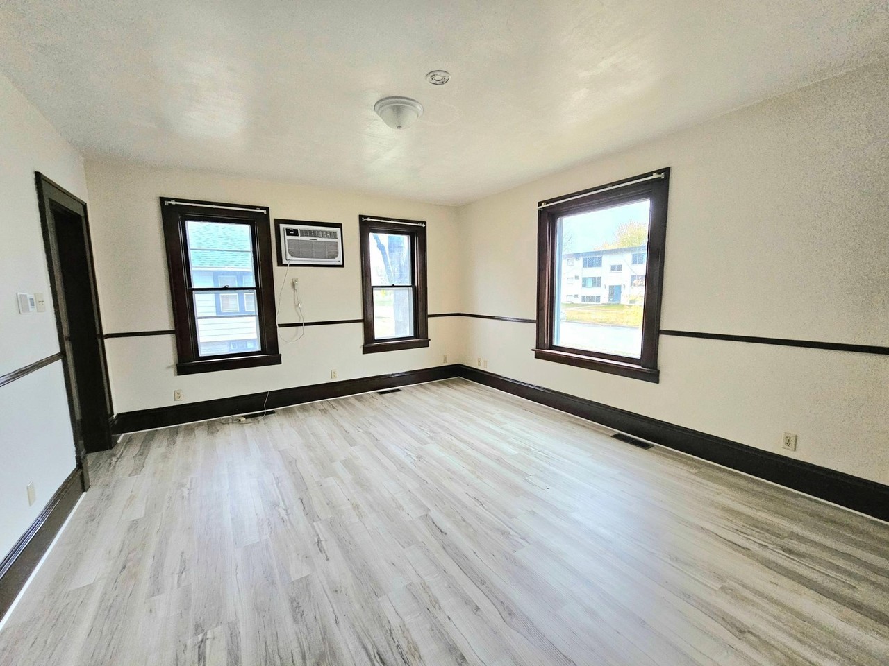 532 Jefferson St Se #1 - Photo 2 of 17