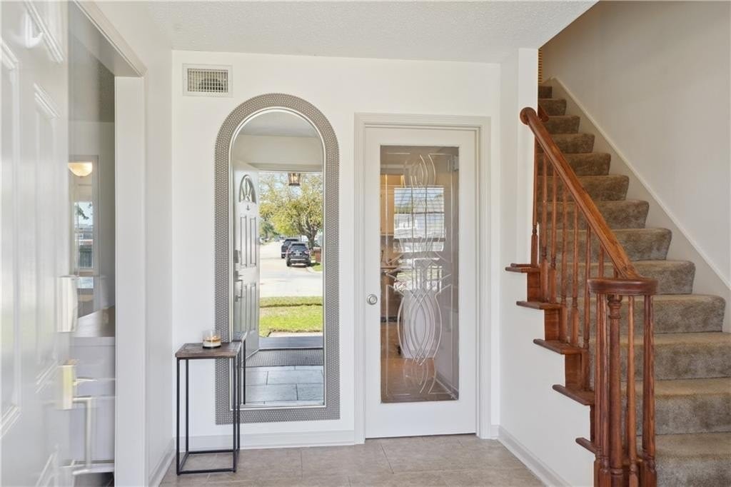 3 Sylvaner Dr - Photo 2 of 16