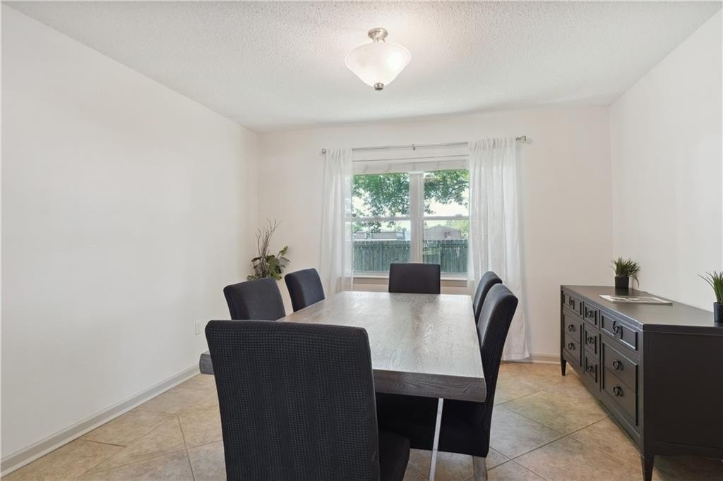 3 Sylvaner Dr - Photo 4 of 16