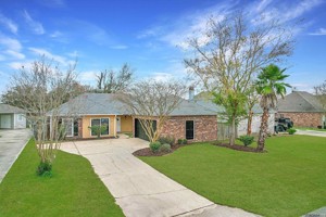 featured image of 18615 Garden Oaks Dr