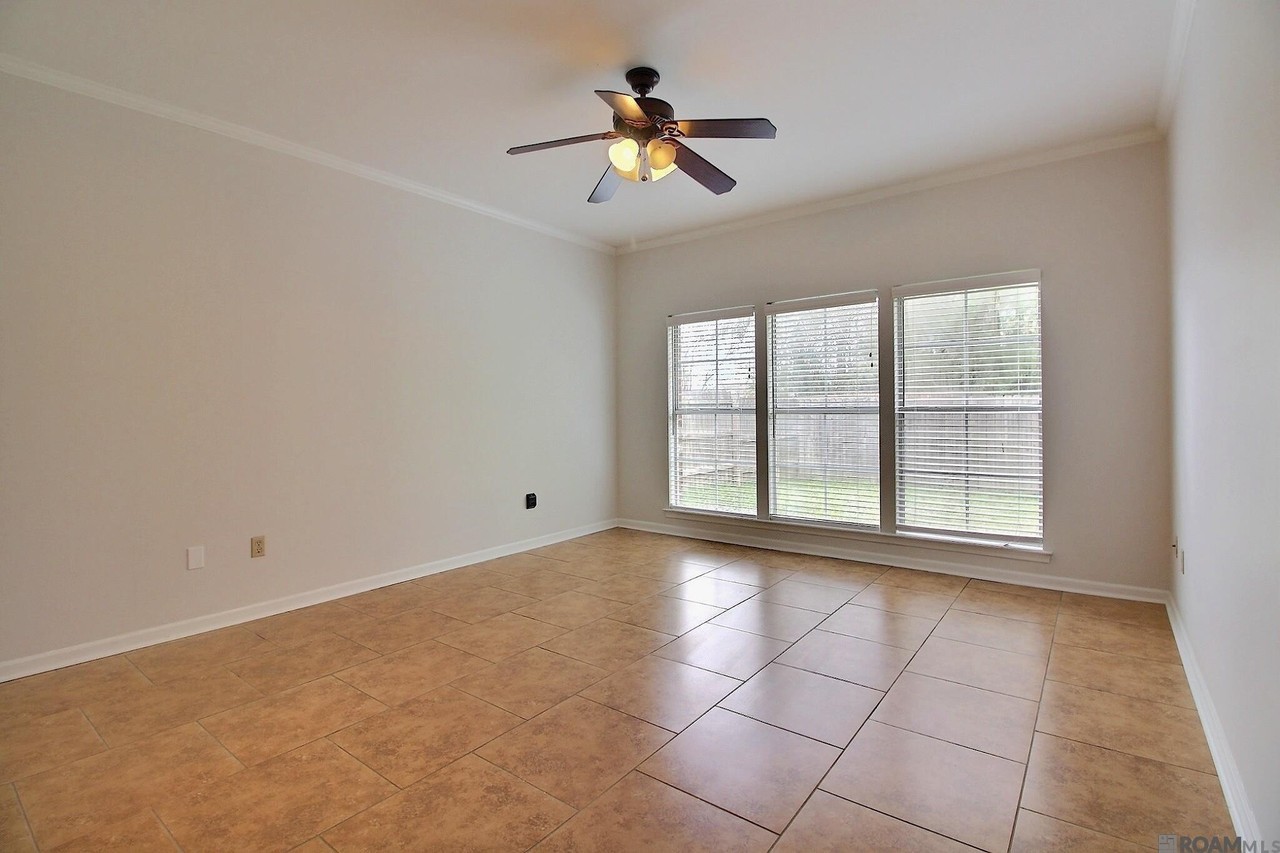 18615 Garden Oaks Dr - Photo 5 of 32
