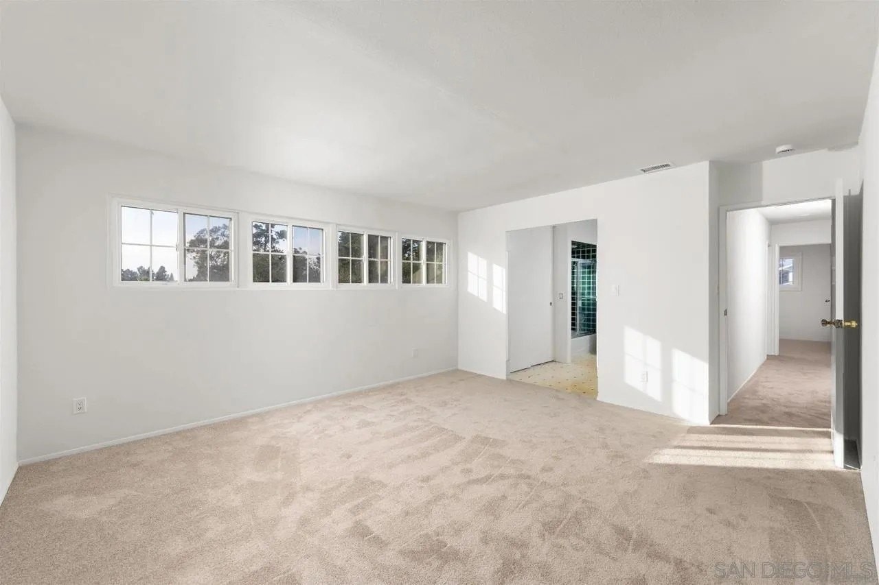 6040 Dirac St - Photo 5 of 7