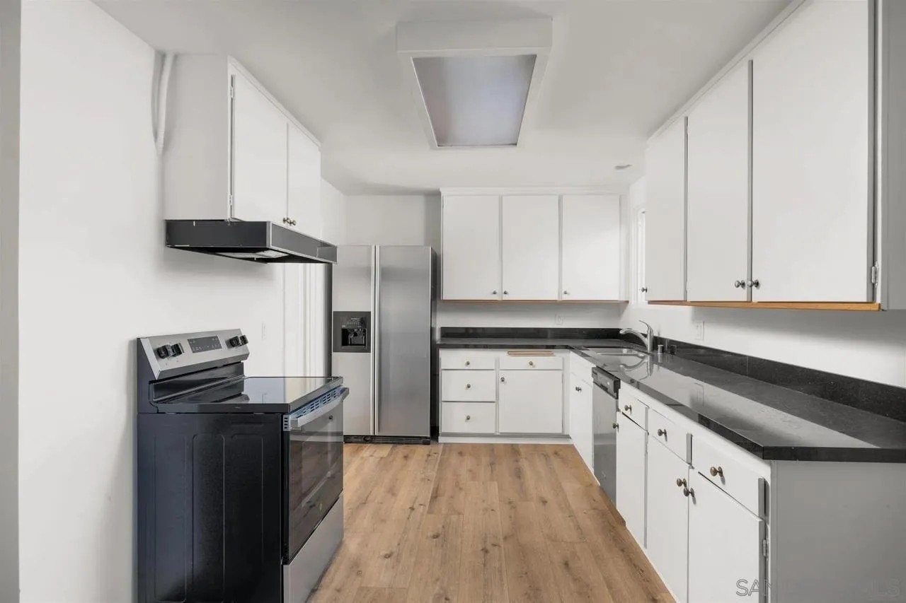 6040 Dirac St - Photo 6 of 7